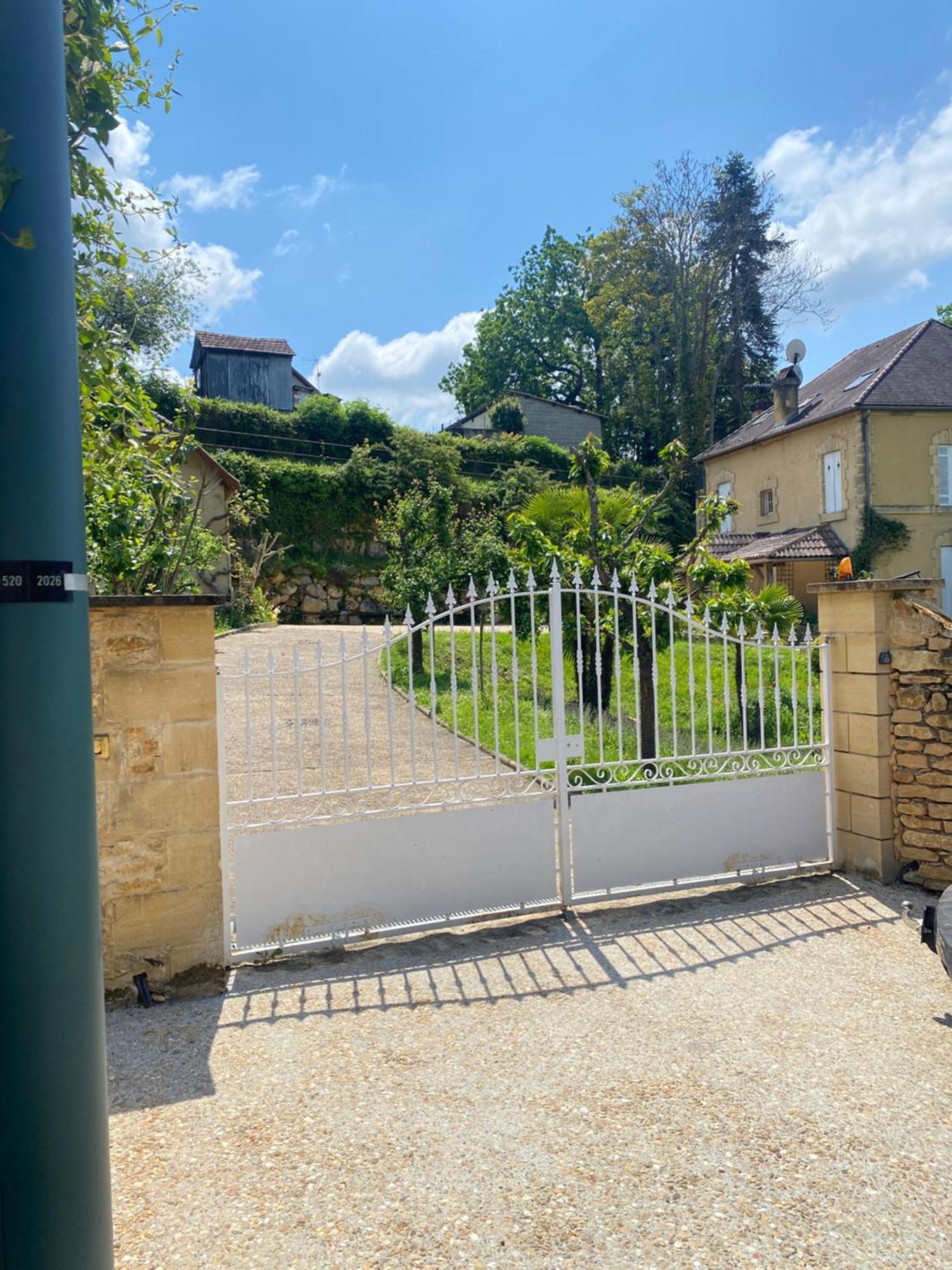 Residence Les Trois Jardins Avec Wifi Et Parking Gratuit Sarlat Esterno foto